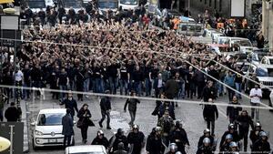 Ultras del Frankfurt y del Napoli protagonizan violento enfrentamiento | 1000 Noticias
