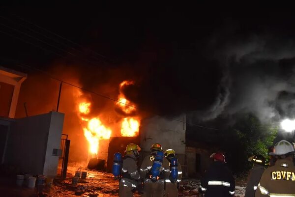 Incendio en Villa Elisa: terreno del depósito de combustibles figura como baldío en la municipalidad - Nacionales - ABC Color