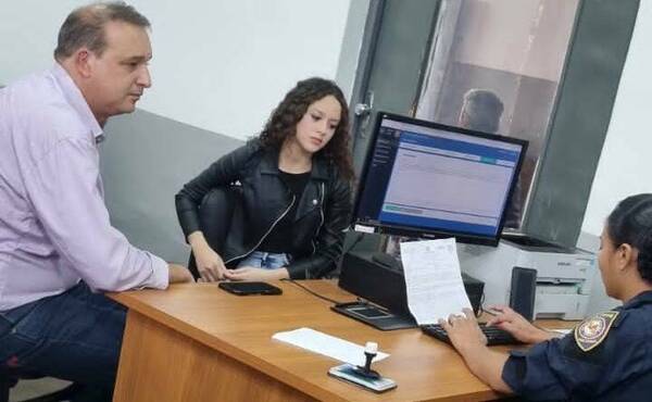 ¿Exmodelo mueve sus influencias? Moquete de Año Nuevo rumbo al oparei