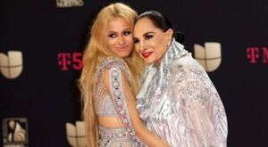 Paulina Rubio revela que habla con su madre Susana Dosamantes