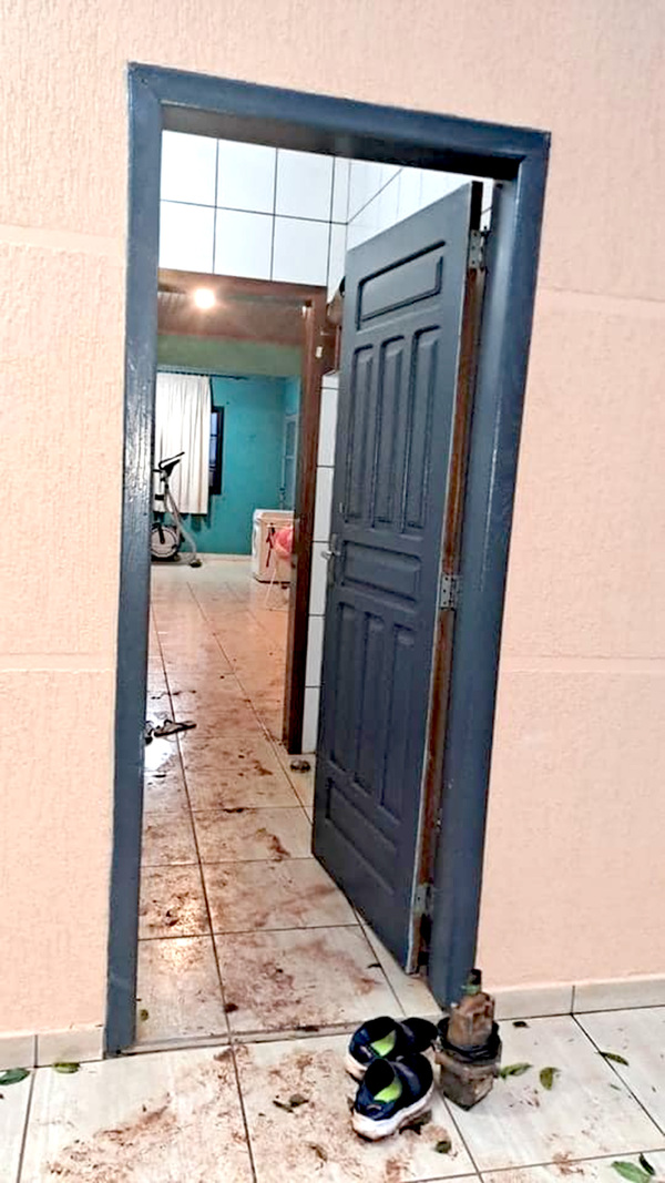 Roban G. 50 millones, camioneta, armas y agroquímicos en asalto domiciliario - La Clave
