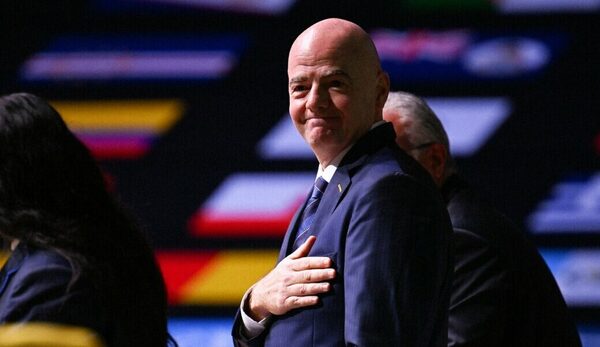 Versus / Gianni Infantino reelegido presidente de la FIFA hasta 2027