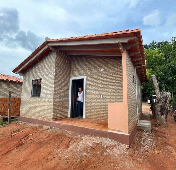 MUVH culmina 25 nuevas viviendas para familias de Villa Elisa - .::Agencia IP::.