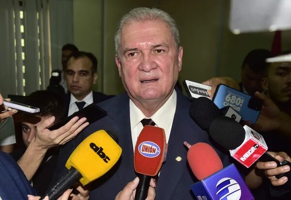 Quiñónez hizo más de 200 nombramientos en un mes y asistentes fiscales entraron sin concurso, denuncia Rolón - Política - ABC Color