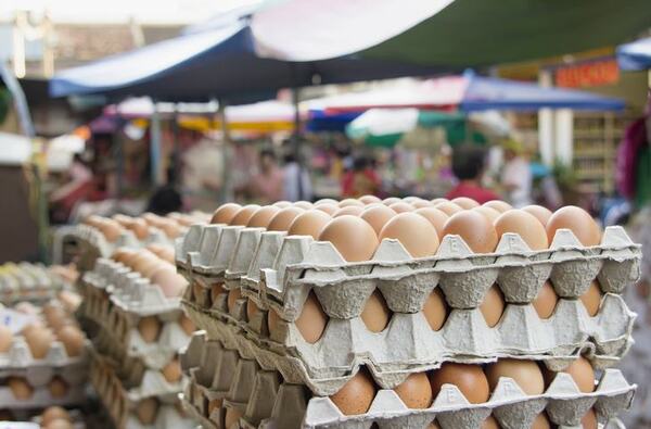 Huevos por las nubes: el lunes subirá el precio y de vuelta para Semana Santa