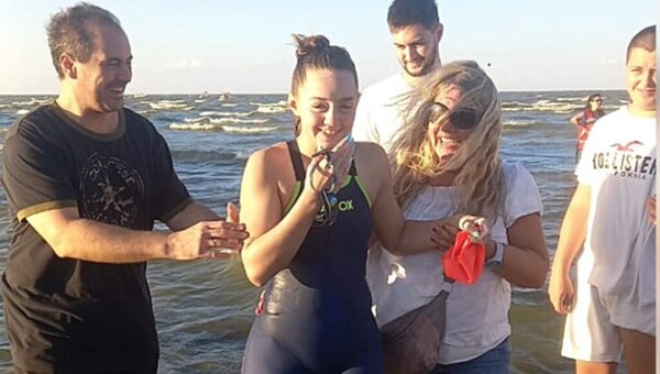 De Uruguay a Argentina: Joven bate récord tras cruzar el Río de la Plata nadando