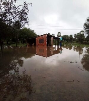 Tras 850 milímetros de lluvias, pobladores de Nueva Mestre claman por asistencia - Noticias del Chaco - ABC Color