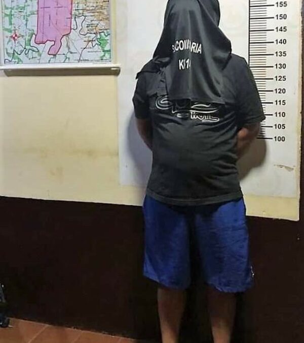 Con palo de escoba reventó a su doña e hijastra por “bromearle”