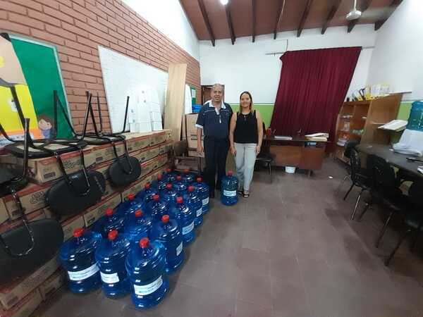 Essap distribuye bidones de agua a escuelas de Asunción y Área Metropolitana - .::Agencia IP::.