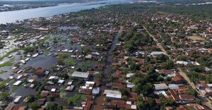 Constante crecida del río obliga a los pobladores de la Chacarita ir a los albergues