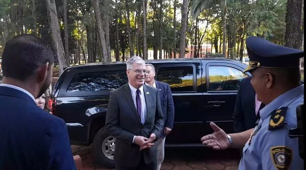 En visita al Este, embajador de EE.UU. “preguntó por el contrabando de cigarrillos” - ABC en el Este - ABC Color