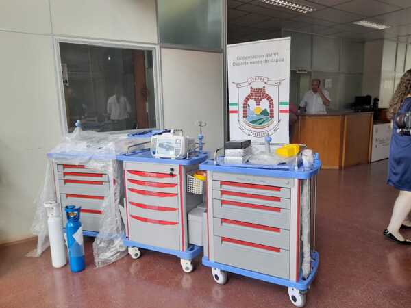 Gobernación de Itapúa entregó 3 carros de paro a la Séptima Región Sanitaria.