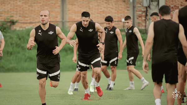 Versus / El jugador clave de Libertad que no estará en el clásico "blanco y negro"