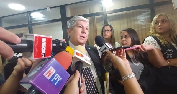 «Nadie cercano a Cartes puede ir a la Corte Suprema», afirma senador