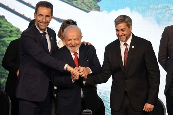 Con presencia de Lula y Marito, asumió nuevo director general brasileño de Itaipú. | DIARIO PRIMERA PLANA