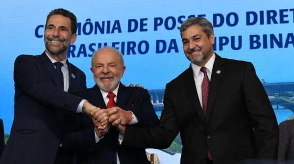 Asumió nuevo director brasileño de Itaipú con presencia de Marito y Lula - Noticiero Paraguay