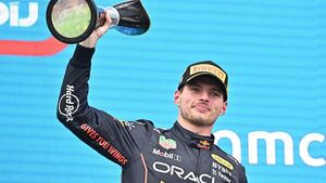 Un virus retrasa la llegada de Max Verstappen a Yeda