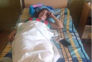 ¡De terror! Denució que su bebe'i nació ¡en el suelo!, estando ella acostada en el pasillo del hospital
