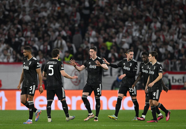 Versus / Vlahovic y Chiesa meten a la Juventus en cuartos de la Europa League