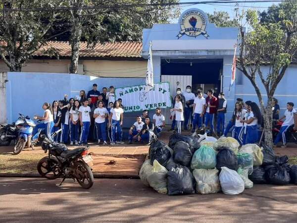 Tercero de la media del colegio Florencio Acevedo no cuenta con rubro para docentes - Radio Imperio