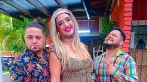 Junior Rodríguez apareció vestido de mujer en el videoclip de "Chikungunya ya va llegar"