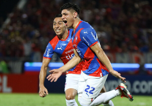 Versus / Del "laboratorio" de Sava: El súper golazo de Claudio Aquino para hacer estallar La Nueva Olla