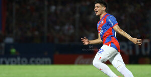 Versus / Julio Dos Santos, maravillado con el golazo de Claudio Aquino: "Es para encuadrar"