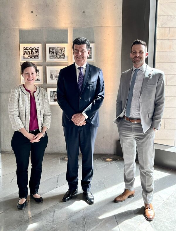 Efraín Alegre se reunió con la consejera política y económica de los EEUU, Rachel Kutzley