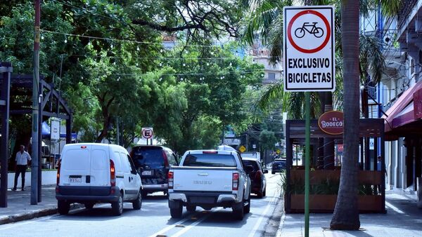 Ciudadanos reclaman por bicisenda en calles angostas del microcentro