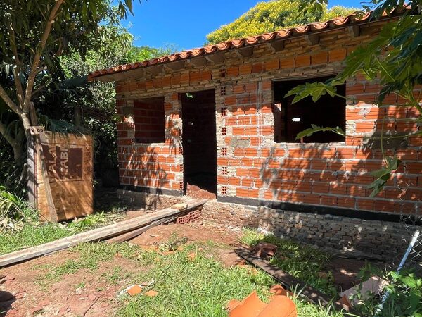Continúa la construcción de viviendas sociales para familias de Ñemby - .::Agencia IP::.