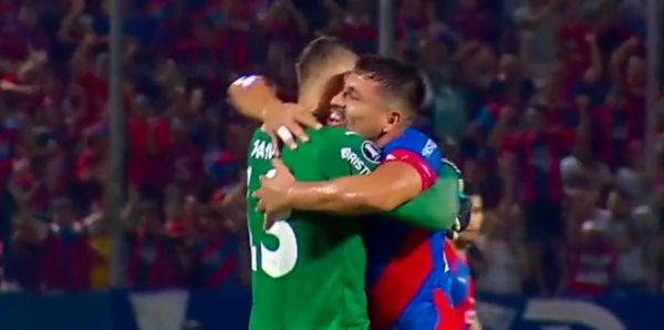 Versus / El efusivo abrazo entre Patiño y Jean que emociona a todo el pueblo azulgrana