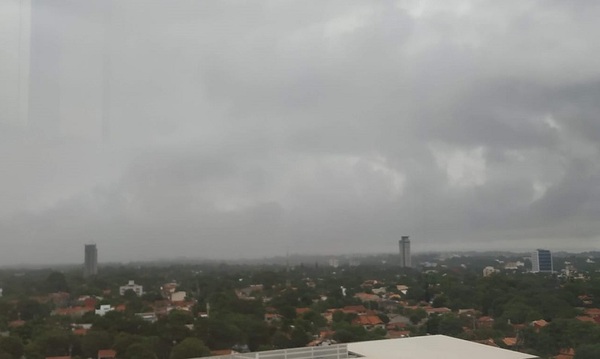 Chaparrones con ocasionales tormentas eléctricas a nivel país