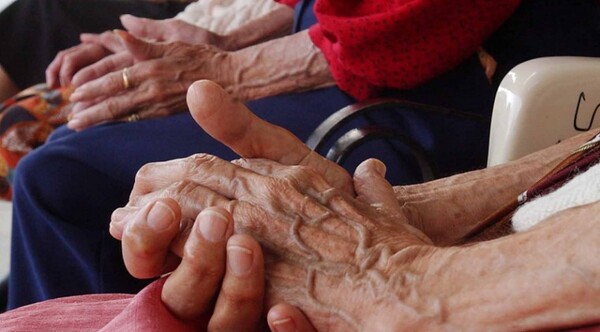 Hombre maltrataba y amenazaba de muerte a su madre anciana