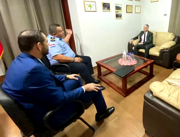 Embajador de EE.UU. se reunió con director de Policía del Alto Paraná - La Clave