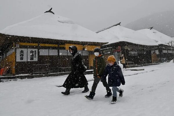 Mayores salarios y asistencia a familias para fomentar la natalidad en Japón - Mundo - ABC Color