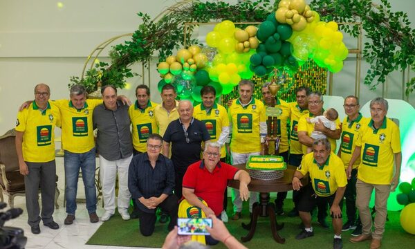 Franco celebra obtención de su primer título