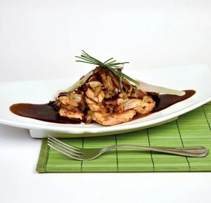 Supremas salteadas con puerros y salsa de soja - Gastronomía - ABC Color