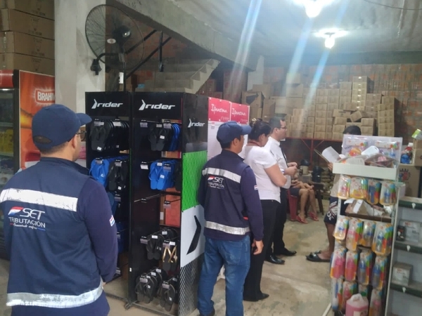 Tributación suspendió actividades de dos distribuidoras comerciales - .::Agencia IP::.