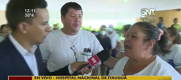 Parió en el piso del hospital: Los testigos contaron lo que vieron - SNT