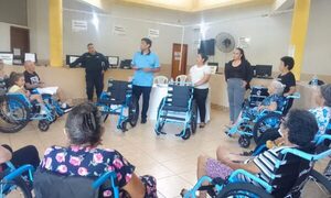 Donan 17 sillas de ruedas a personas de escasos recursos en Franco