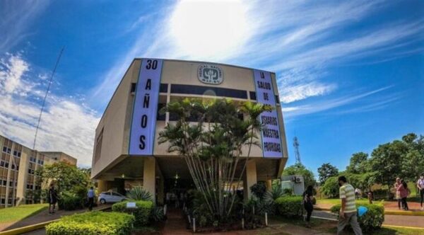 Tras escándalo por parto en el piso, anuncian auditoría médica en el Hospital de Itauguá