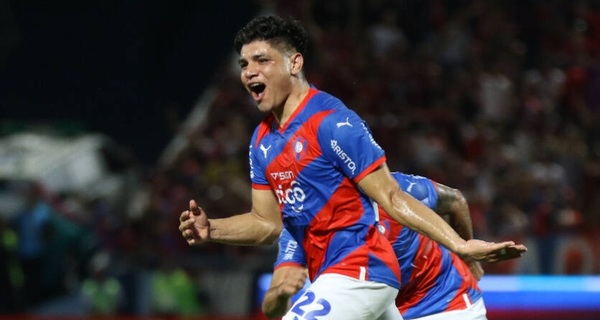 ¡El golazo de la noche! Claudio Aquino hizo magia en La Nueva Olla