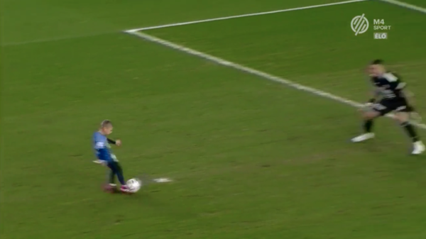 Versus / ¡Arquero que impidió goles a un niño fue abucheado por el público!