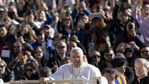El Papa amenaza con el "infierno" a los fieles "presuntuosos" que juzgan