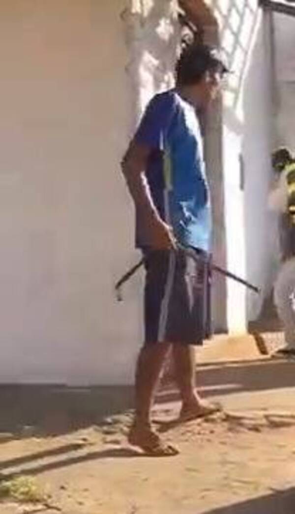 [VIDEO] Violencia en las calles: limpiavidrios agredió con hierro a su rapicha y fue detenido 