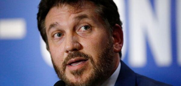 El vicepresidente de la FIFA Domínguez está bajo presión