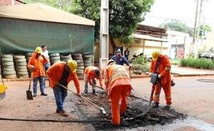 Bacheadora comenzó a reparar calles de Ciudad del Este