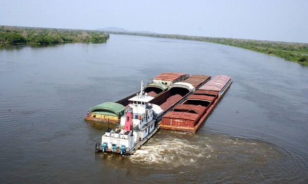 Navieros paraguayos deciden no pagar facturas de peaje fluvial argentino - La Tribuna