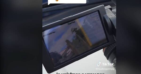 La Nación / Viral: Camarógrafo se cayó “en vivo” y causó risas en Internet