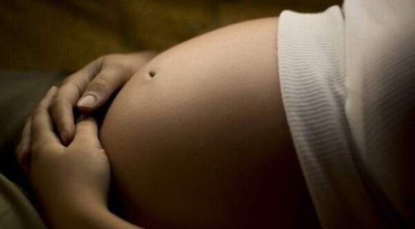 Mujer que dio a luz en el piso cuenta su terrible experiencia en el Hospital de Itauguá - Radio Imperio